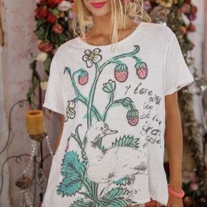 Magnolia Pearl Ducks Love Strawberries Tee (Like New With Tags)